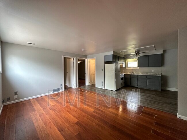 Building Photo - 121 S Porter St