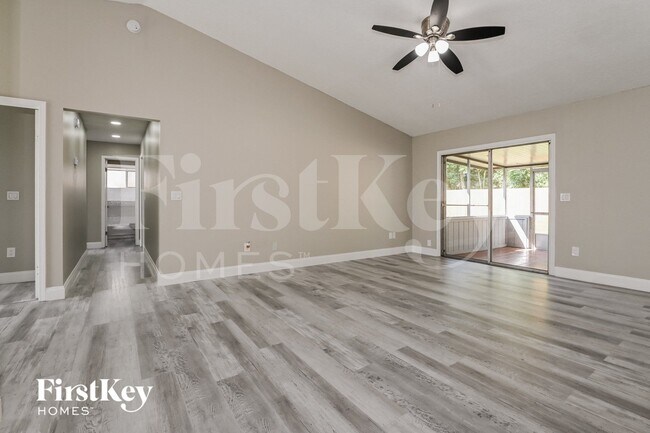 Foto del edificio - 810 Aries Rd W