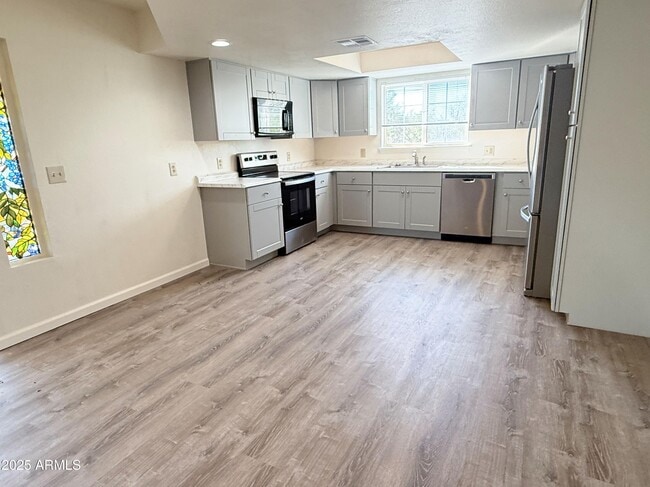 Building Photo - 843 N Arroya Rd