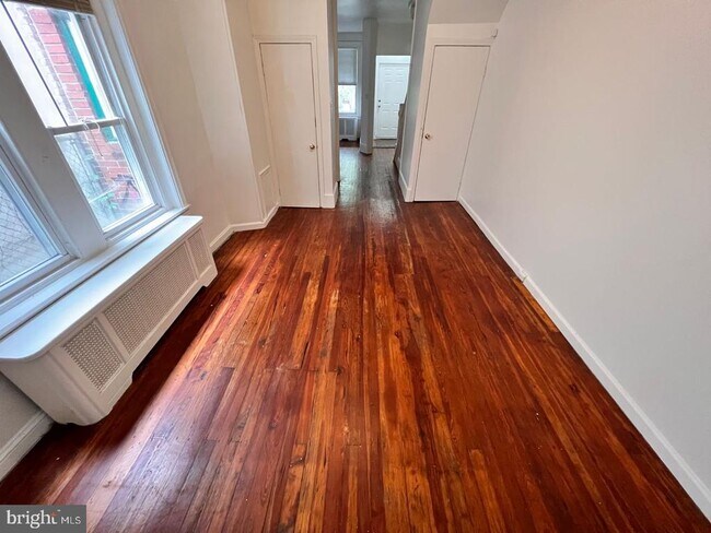 Building Photo - 324 N 42nd St
