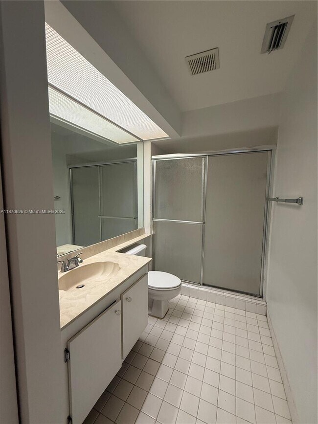Foto del edificio - 665 SE 25th Ln
