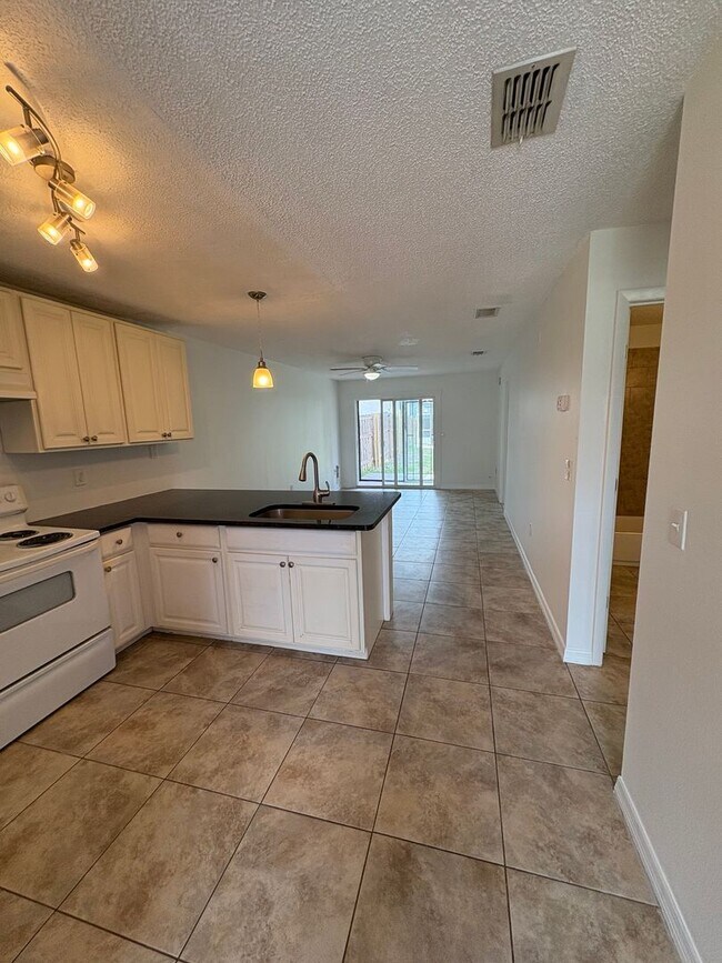 Foto del edificio - 11255 Pendleton Ave