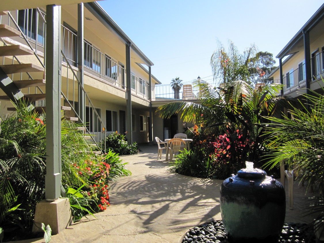Gated Lush courtyard - 6681 Berkshire Ter