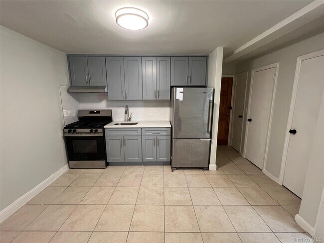 Foto del edificio - 51-23 Junction Blvd