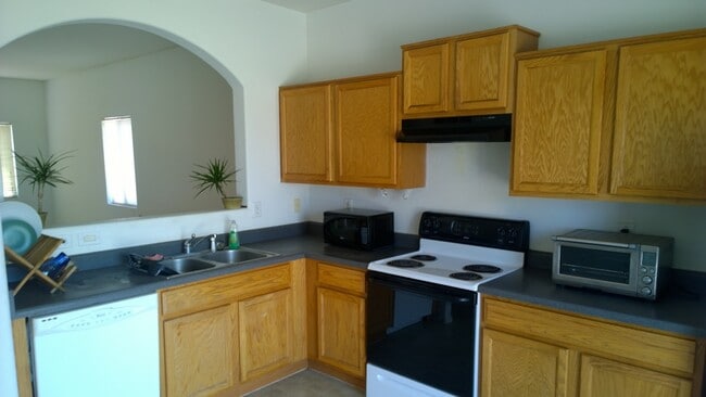 Foto del edificio - 916 W Carter Rd