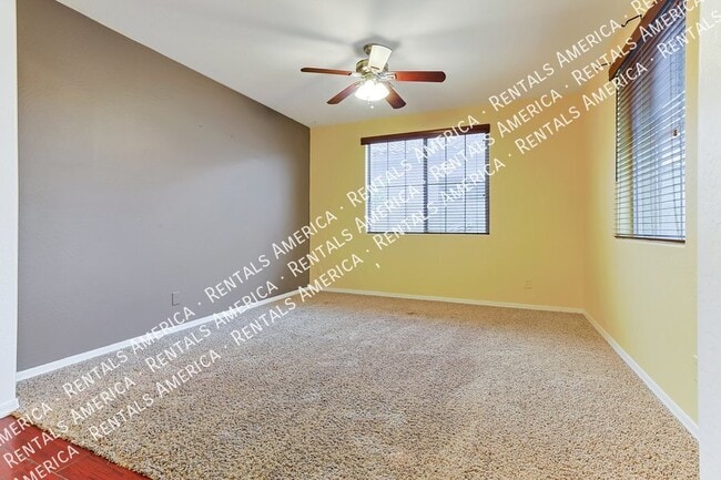 Foto del edificio - 137 E Carob Dr