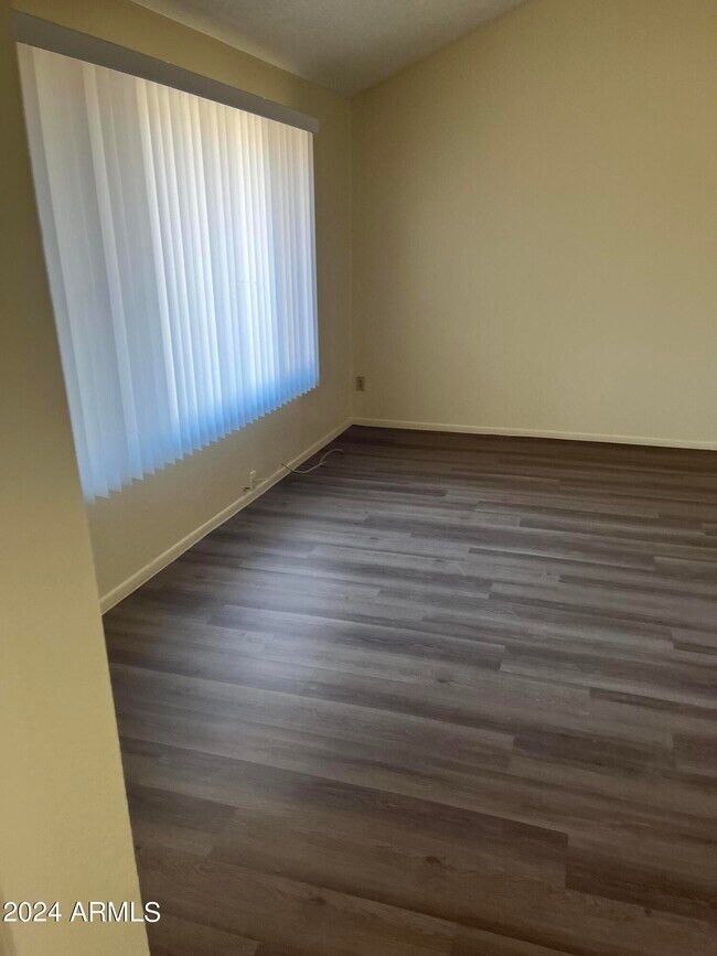 Building Photo - 3102 N Woodburne Dr