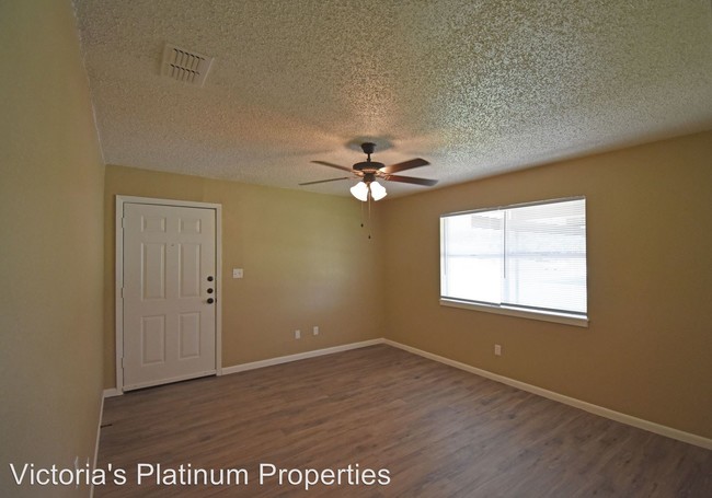 Building Photo - 2206 Lova Dr