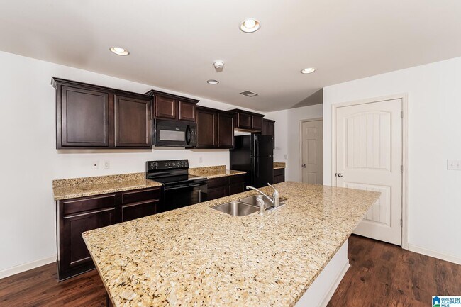 Foto del edificio - 915 Hawthorn Ln