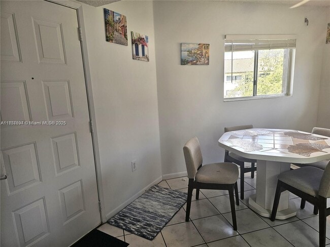 Building Photo - 1351 SW 141st Ave