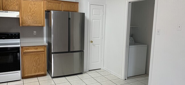 Foto del edificio - COMING SOON!