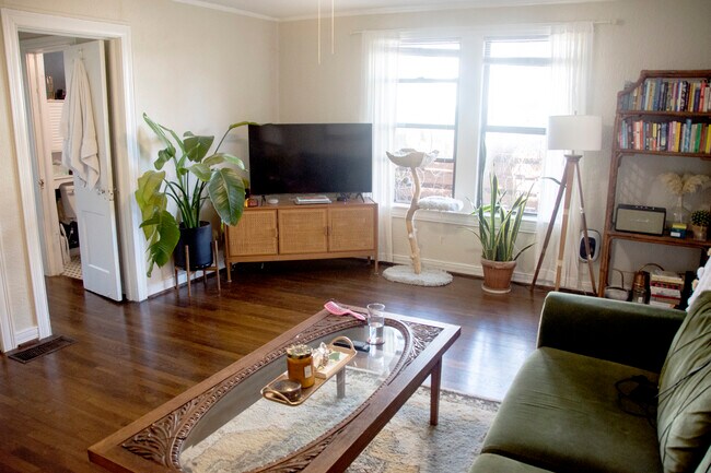 Photo - 1830 Moser Ave Apartments