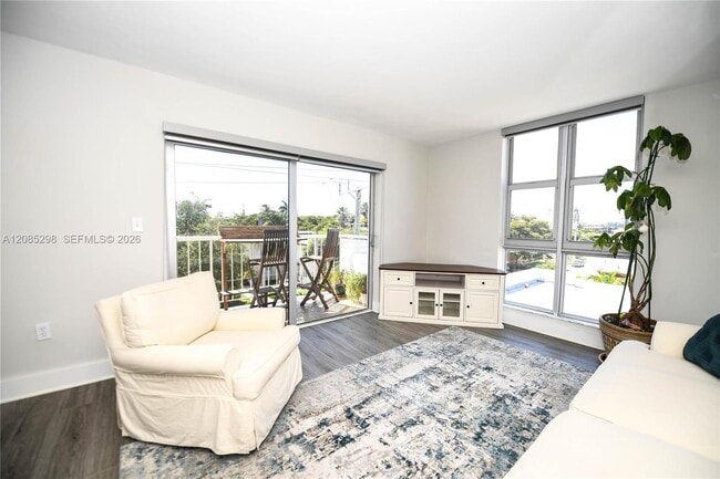 Building Photo - 8305 Crespi Blvd