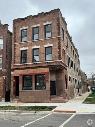 Building Photo - 2361 S Whipple St