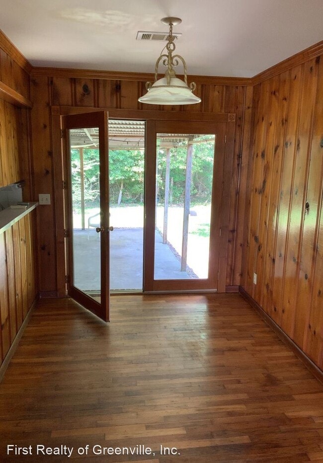 Building Photo - 3 br, 1.5 bath House - 3822 Sandcut Rd