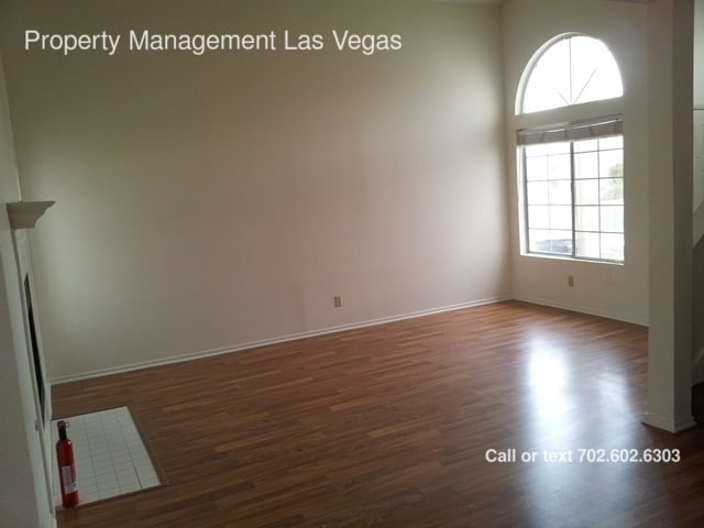 Foto del edificio - 6356 Moonmist Ave