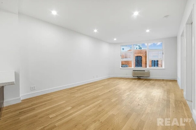 Building Photo - 525 Union Ave