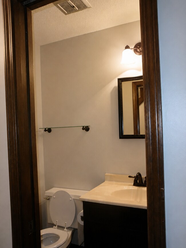 Foto del edificio - 1702 Maynard Dr