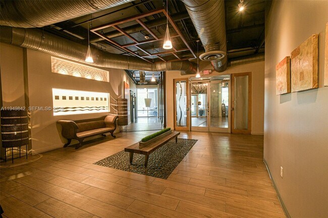 Foto del edificio - 10 SW South River Dr