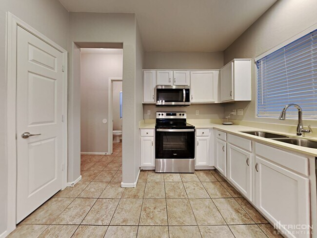 Foto del edificio - 14953 N 142nd Dr.