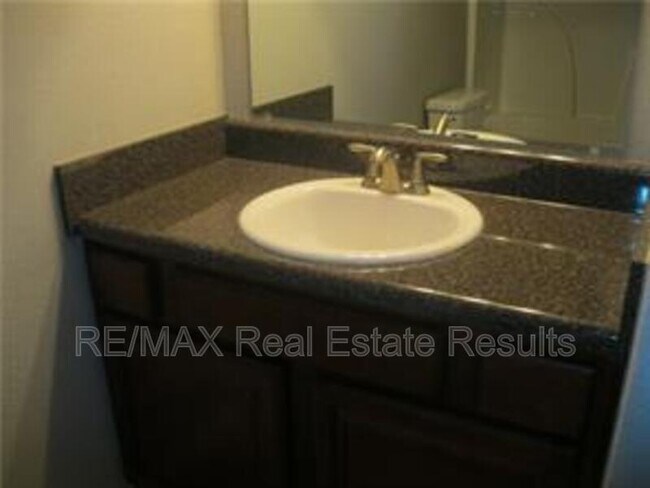 Foto del edificio - 3553 Reynolds Ave