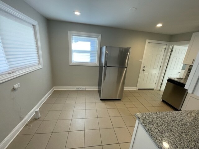Building Photo - 9720 S Emerald Ave