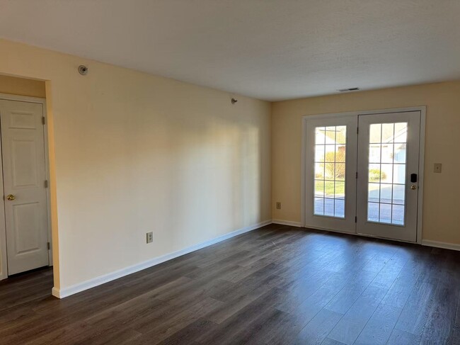 Living room - 21 Indian Cove Cir