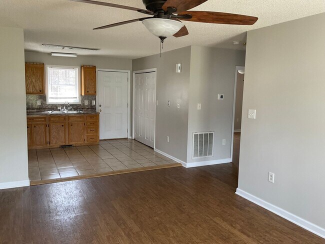 Foto del edificio - 382 TURNER St