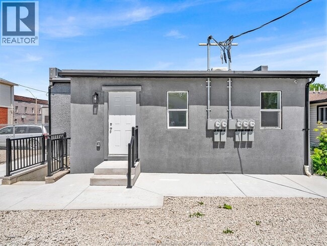 Building Photo - 1657 Drouillard Rd
