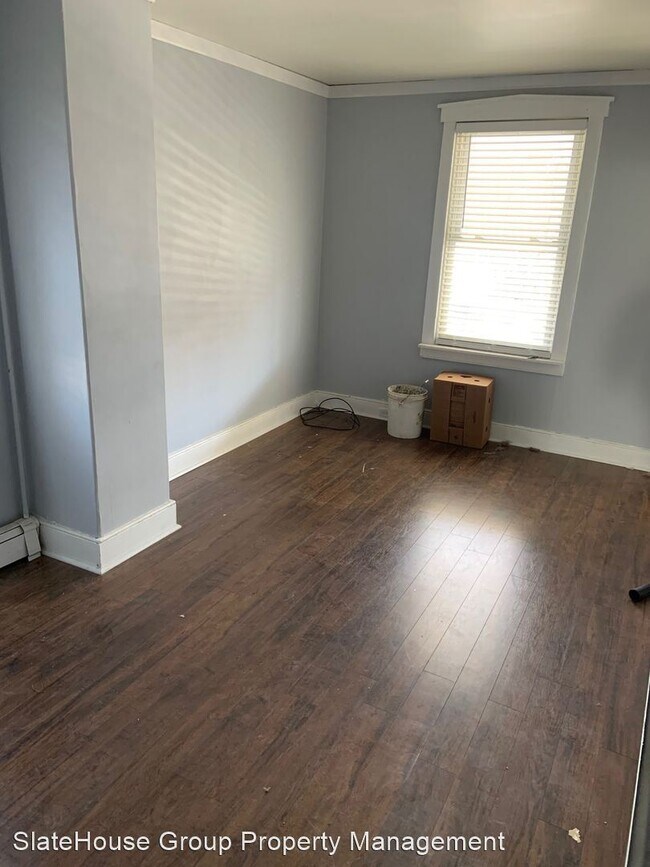 Building Photo - 3 br, 1.5 bath House - 11 W Slokom Ave