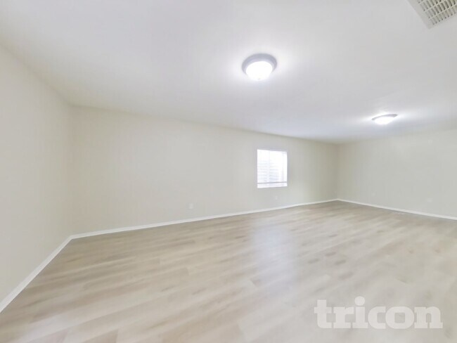 Building Photo - 565 Winebrook Way