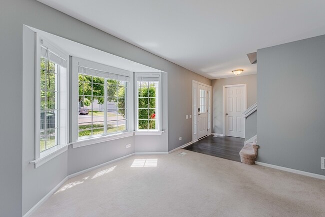 Building Photo - 1371 Braymore Cir E