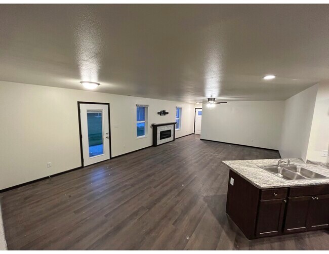 305 Post Oak Dr, Cedar Falls, IA 50613 Condo for Rent in Cedar Falls