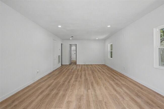 Foto del edificio - 632 University Ave
