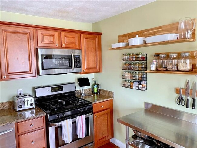 Building Photo - 14 Rockland Pl