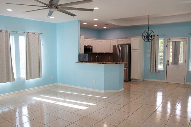 Foto del edificio - "Lovely 4-Bedroom Lakeside Retreat in Rock...