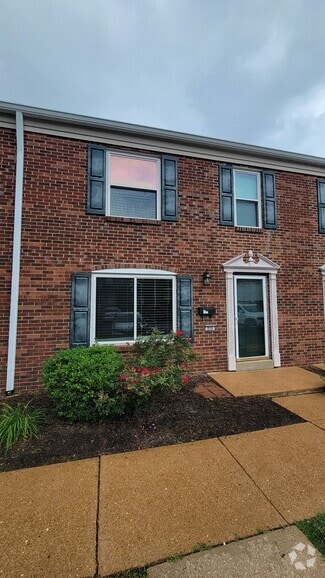 Building Photo - 213 Charmers Ct