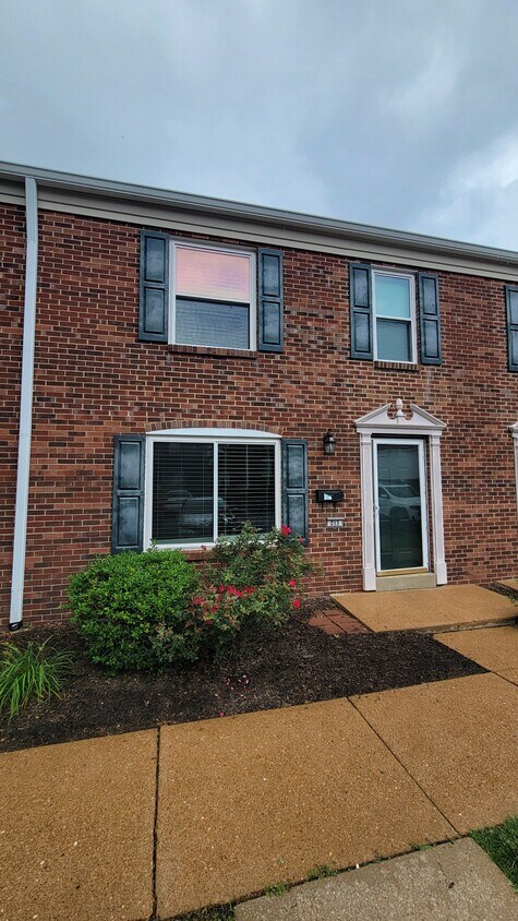 Foto principal - 213 Charmers Ct