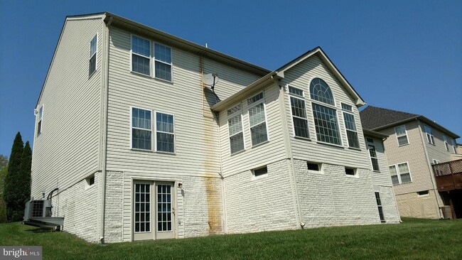 Building Photo - 4305 Medallion Dr