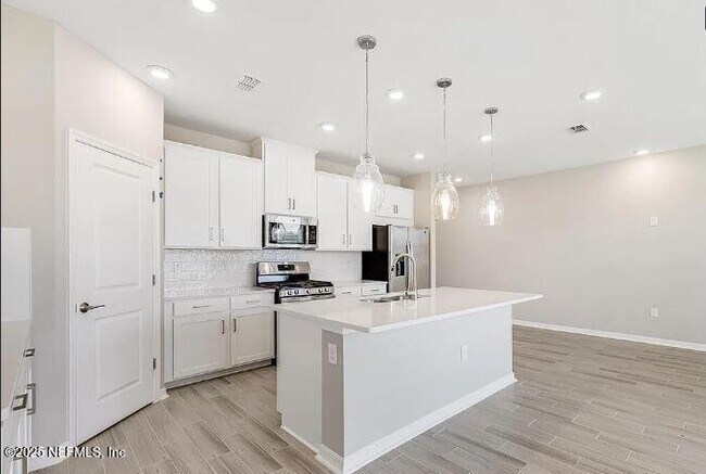 Foto del edificio - 240 Cherry Elm Dr