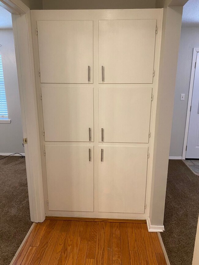 Building Photo - 1BR/1BA Apartment next to Southwood High S...