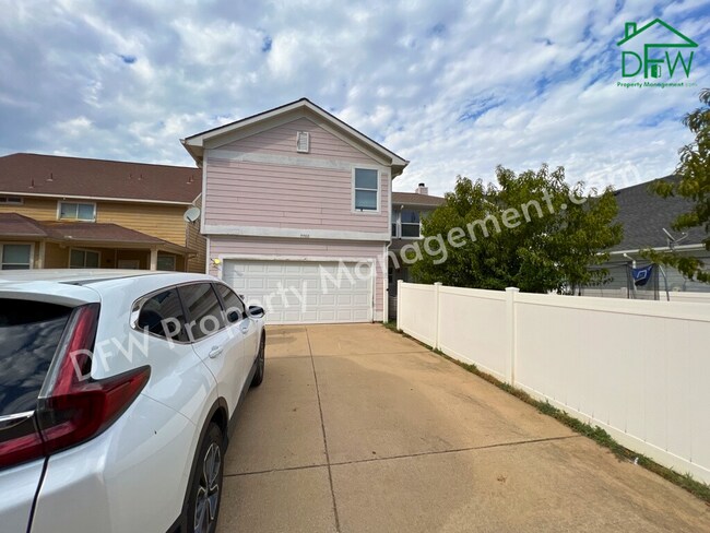 Building Photo - 9900 Cherry Hill Ln