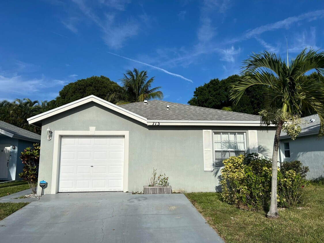 Foto principal - 713 Key West St