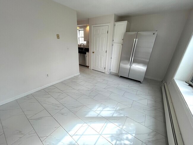 Foto del edificio - 12 Homeward Ln