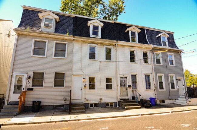 Building Photo - 212 Orange St