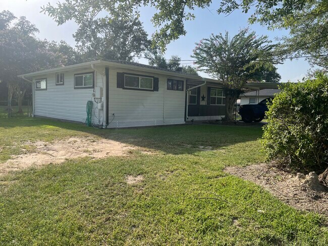 Building Photo - 3688 Carpenter Rd
