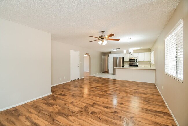 Foto del edificio - 907 E Hackamore St