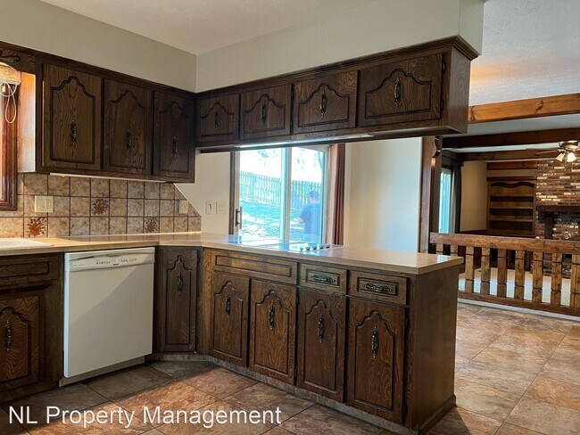 Building Photo - 4 br, 2.5 bath House - 107 South 132 Street