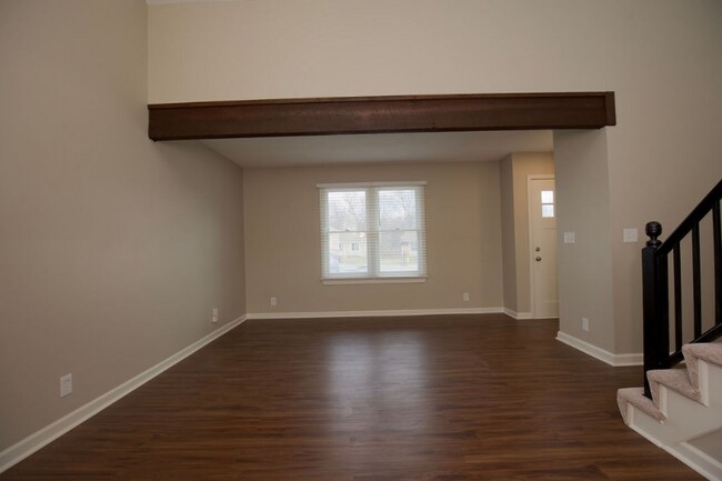 Foto del edificio - 15932 W 123rd St