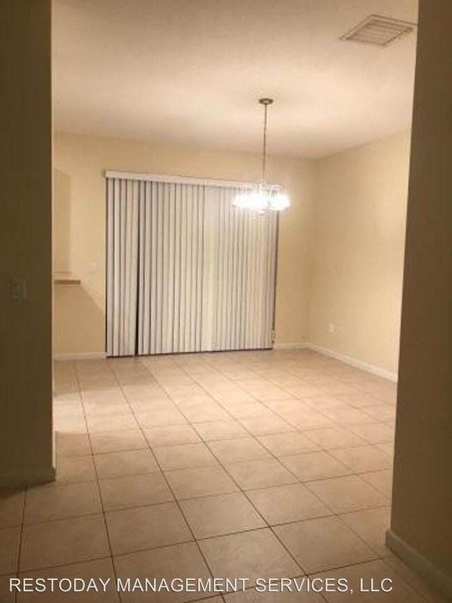 Building Photo - 3 br, 2.5 bath House - 1744 SW Via Rossa